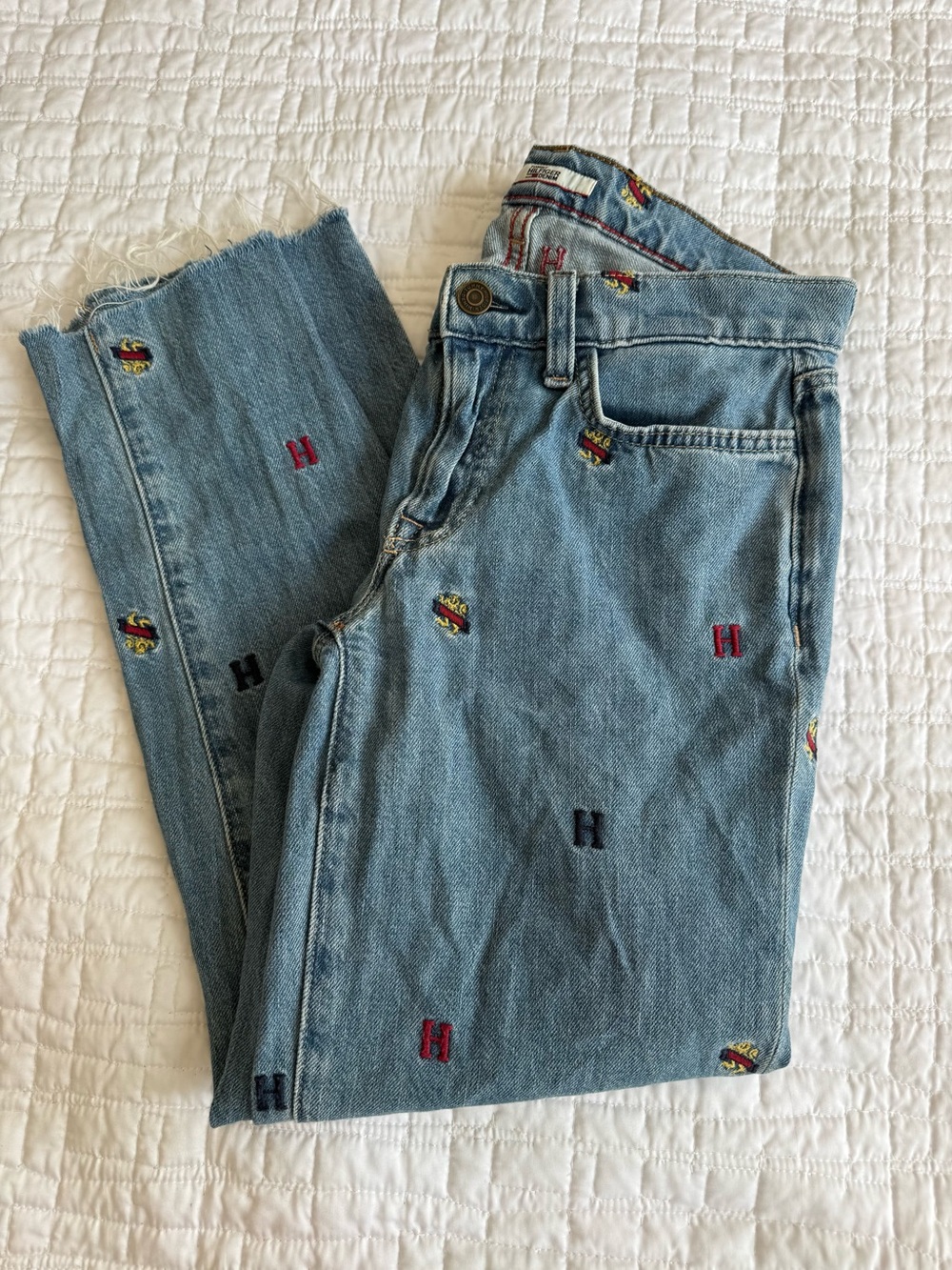 Tommy Hilfiger Vintage Logo Embroidered Raw Hem Jeans 00